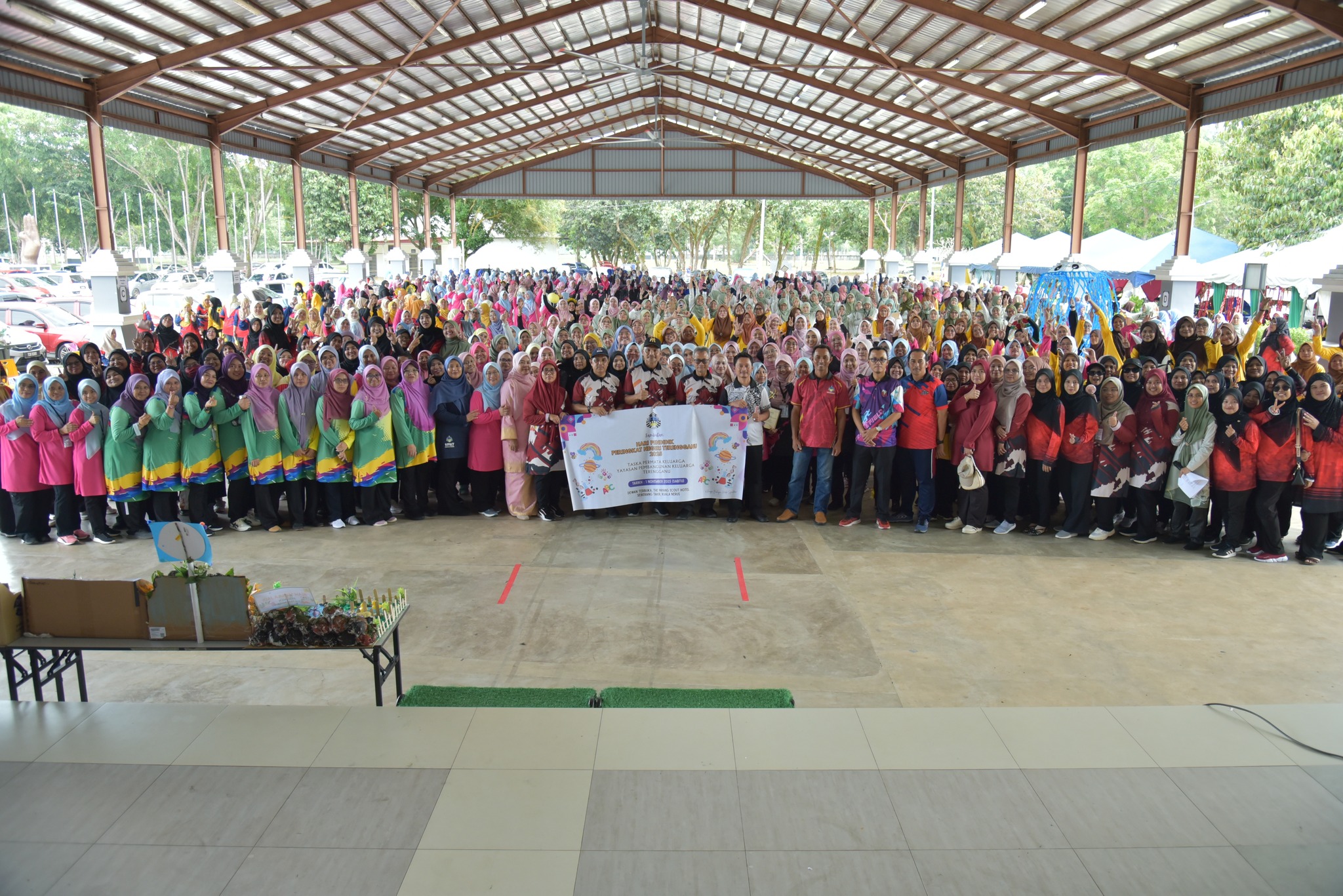 sesi bergambar bersama pendidik