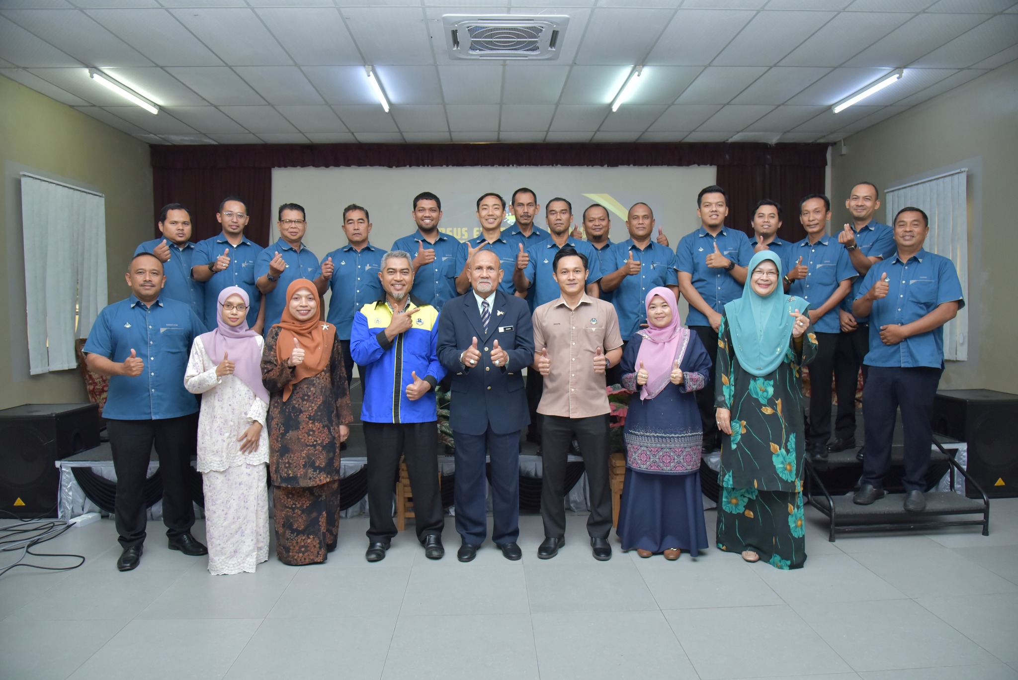 SESI BERGAMBAR BERSAMA ENCIK Zahari