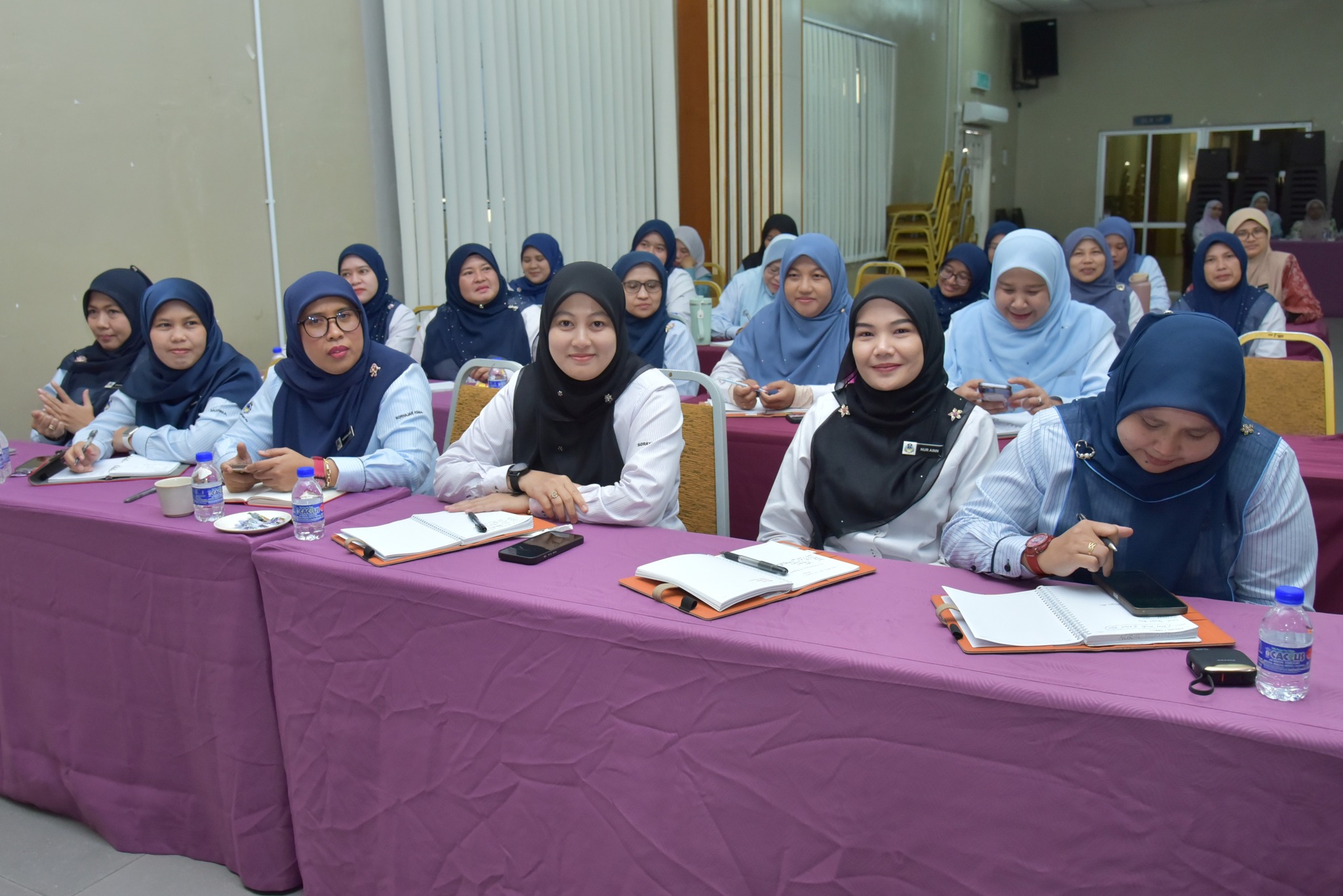 para staff perempuan