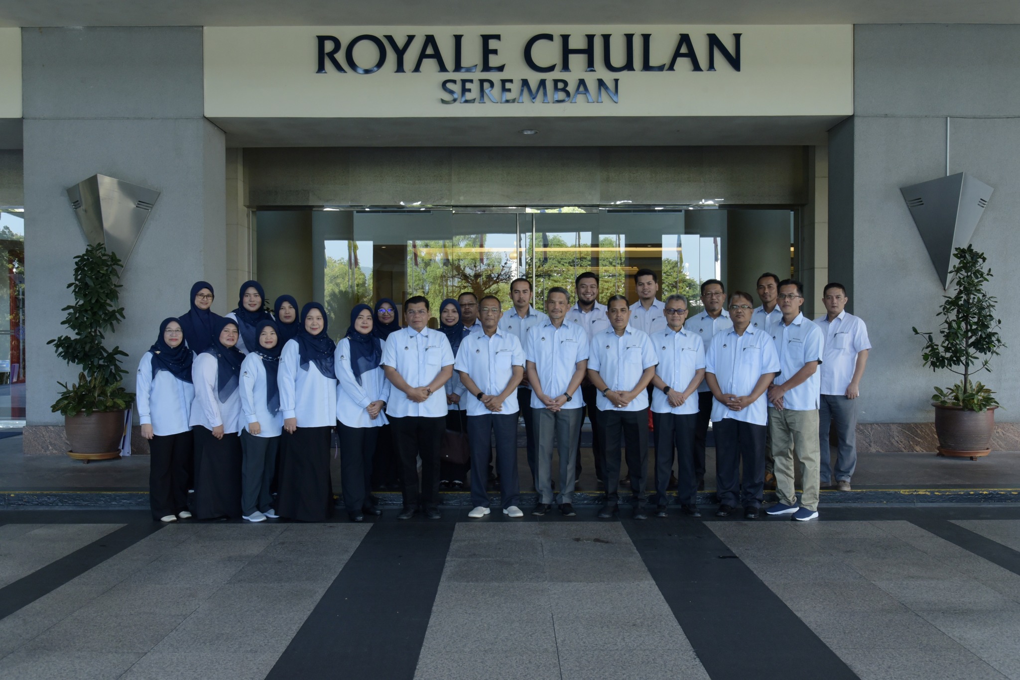 PEGAWAI DI HOTEL ROYALE CHULAN