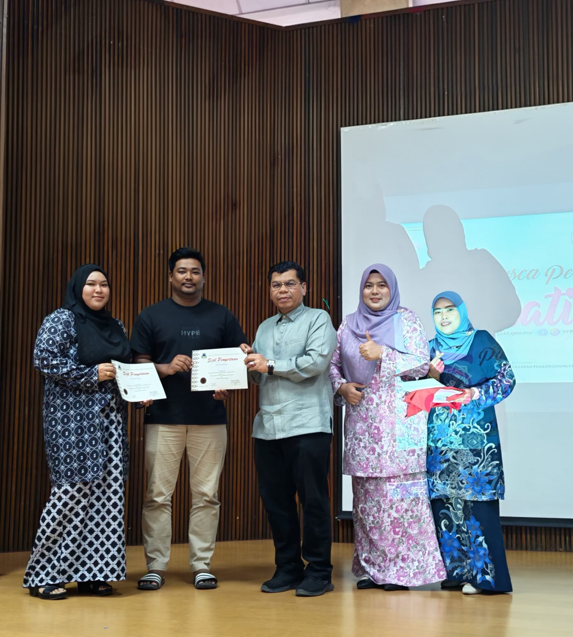 penyerahan sijil pasca perkahwinan